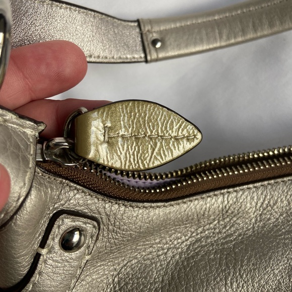 Metallic coach shoulder bag - Picture 9 of 9